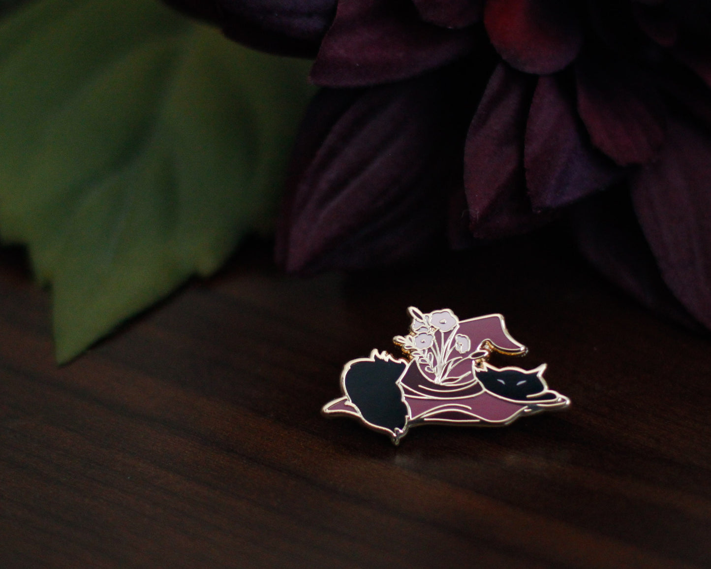 Gold Sleepy Cat Familiar Hat Hard Enamel Pin